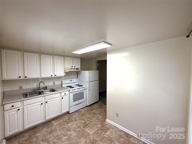 Building Photo - 1433 Pecan Ave