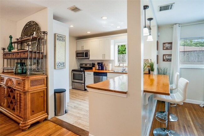 Building Photo - 113 SW 2nd St