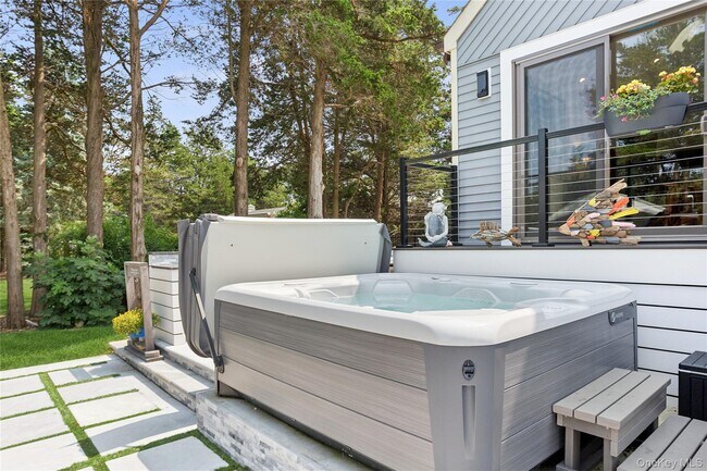 Building Photo - 425 Cedar Point Dr E