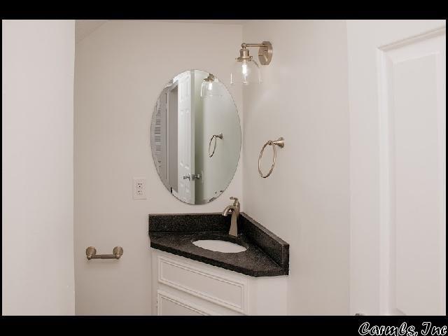 Building Photo - 721 S Valentine St