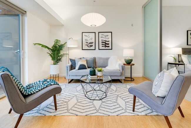 Building Photo - Light & bright 1-bdrm/1-bath condo in desi...