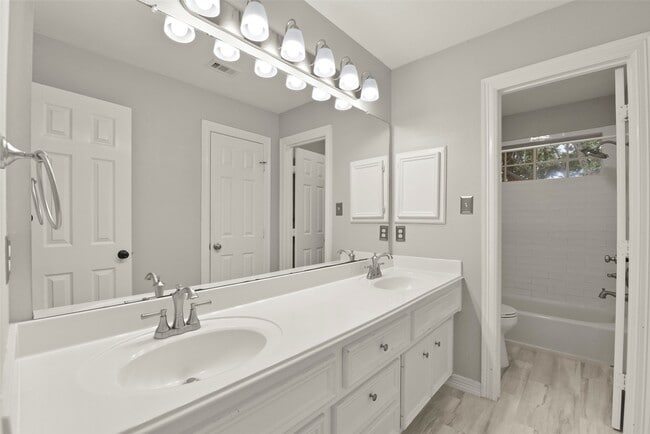 Building Photo - 1915 Lytham Ln