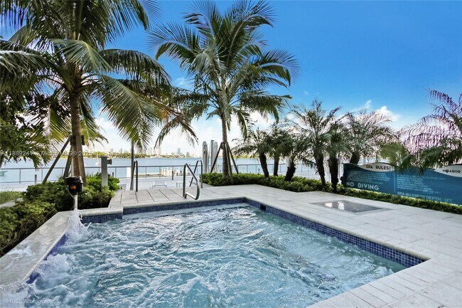 Building Photo - 1000 West Ave