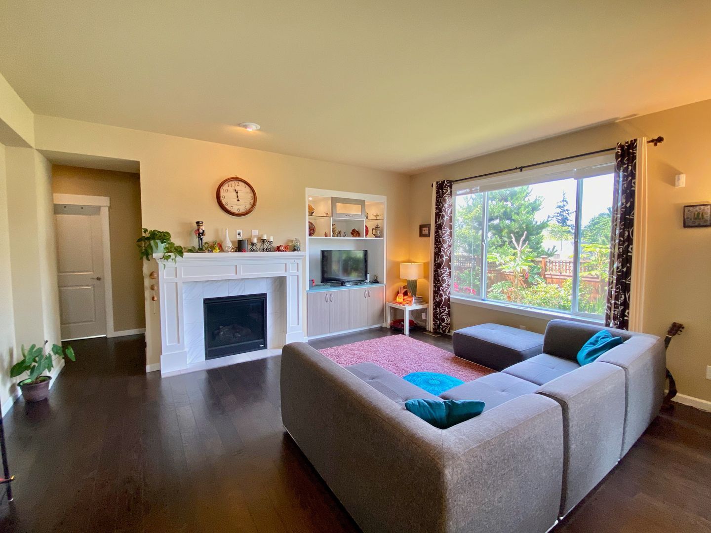 Building Photo - Welcome to the Claremont community in the Renton Highlands!