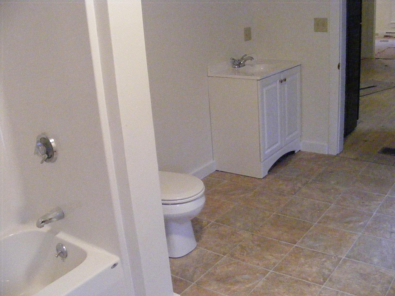 Building Photo - 123 Frost St