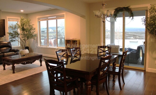 Building Photo - 2511 Brodie Ln