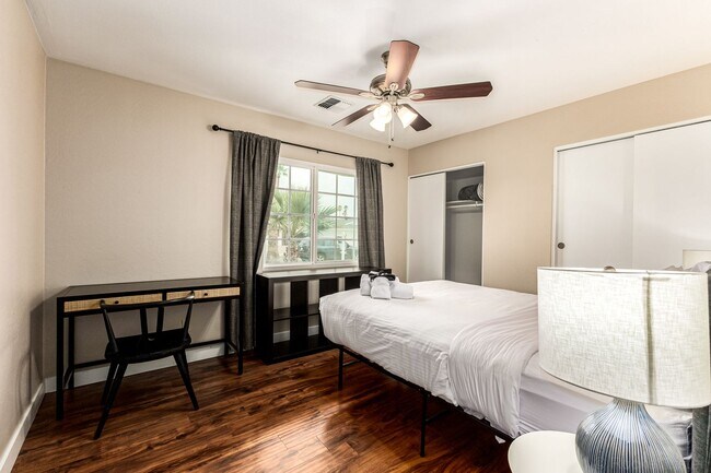 Building Photo - STUNNING 4 bed/2 bath Scottsdale Home- FURHISHED or UnFURNISHED