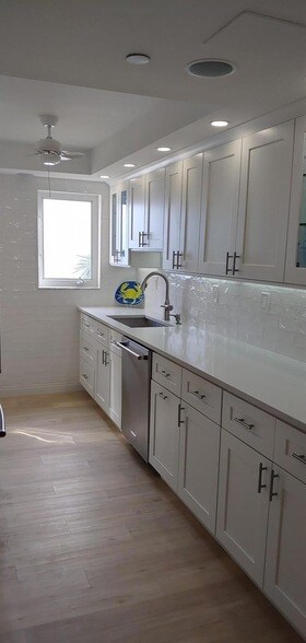 Building Photo - 3221 S Ocean Blvd