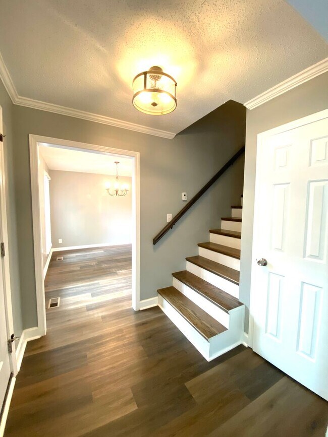Building Photo - 1103 Rosebrook Dr
