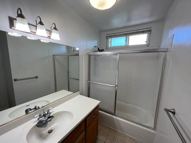 Bathroom - 3010 Montrose Ave