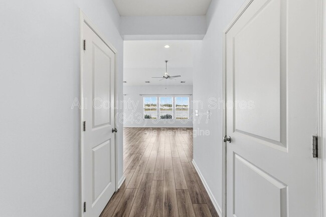 Building Photo - 877 Devon Estate Ave