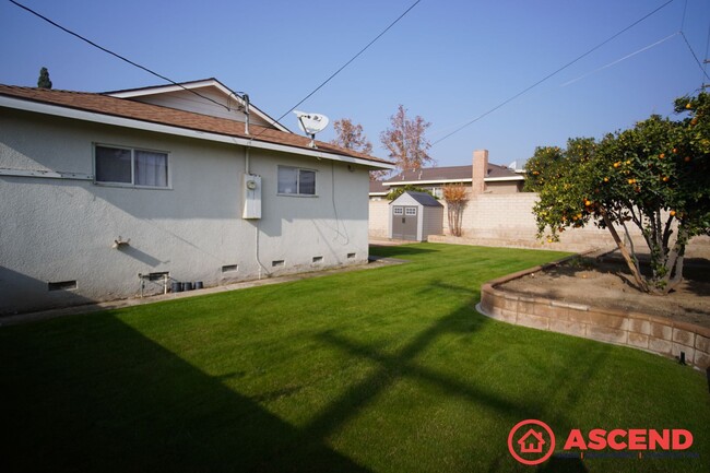 Building Photo - Cute Home Located Off of Niles and Fairfax!