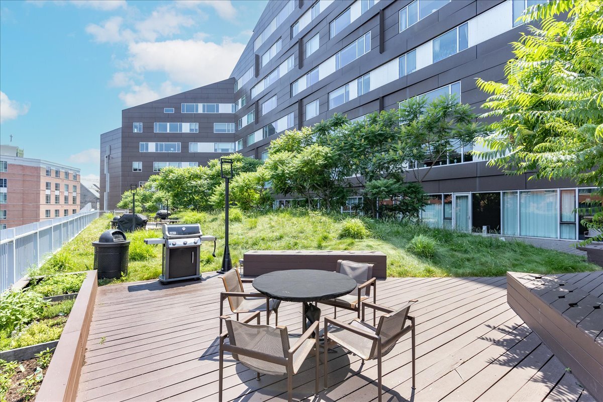 Terrace w/ Grilling Stations - 9 W Broadway