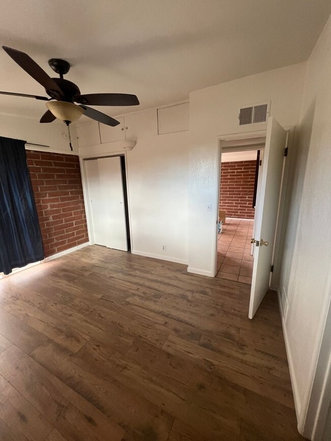 Building Photo - Central 3 Bedroom 2 Bath Burnt Adobe Home with Pool