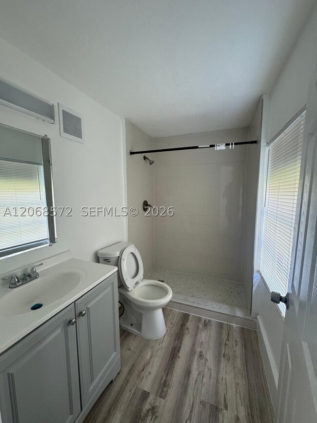 Building Photo - 4130 SW 25th St