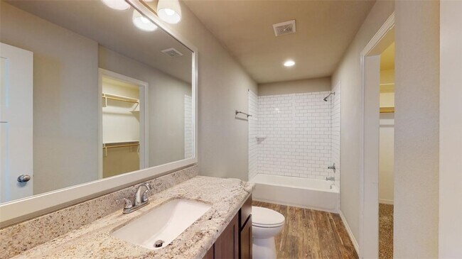 Building Photo - 914 Fairview Ave