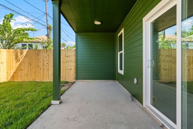Building Photo - 404 Forest Hill Blvd