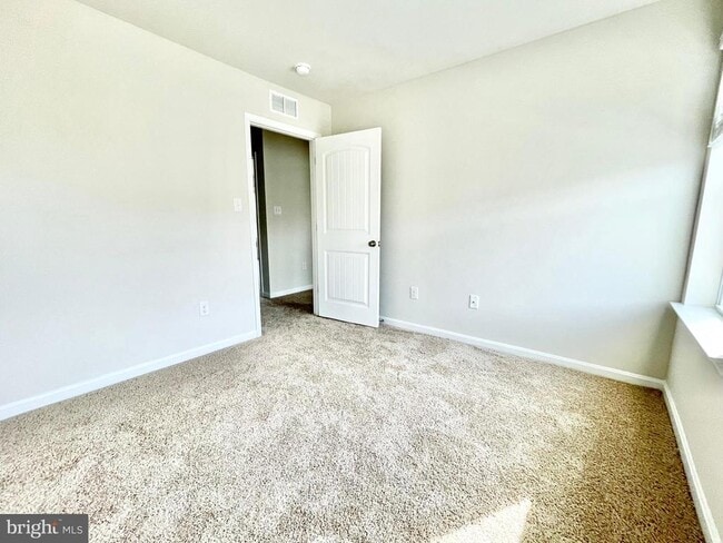 Building Photo - 87 Filbert Dr