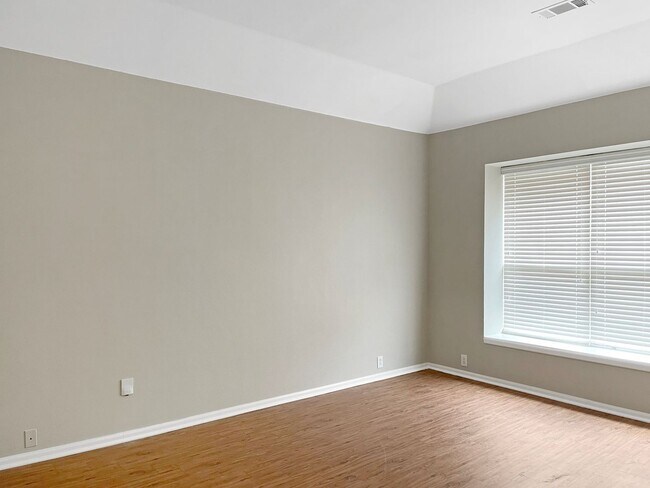Building Photo - Spacious Home with Split-Bedroom Design Near Texas Motor Speedway!