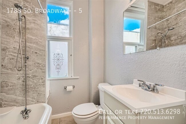 Building Photo - Perfect, Cozy on S Broadway Available for ...