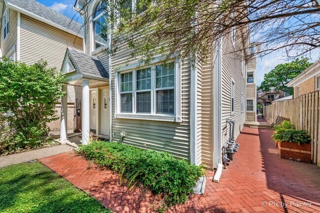 Building Photo - 2515 N Talman Ave