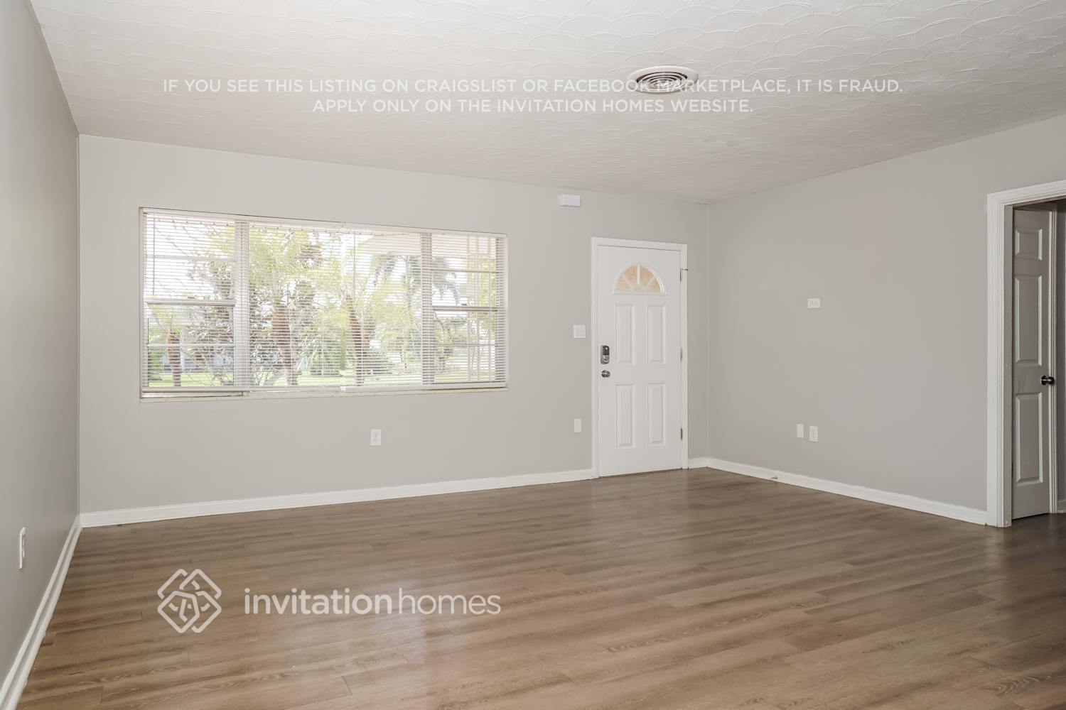 Building Photo - 3308 17th Ave W