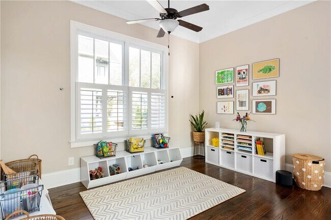 Building Photo - 582 St Charles Ave NE