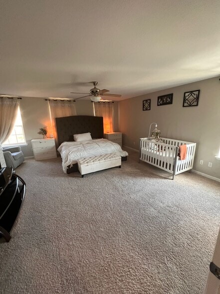 Huge Master Bedroom - 601 Freeman Dr