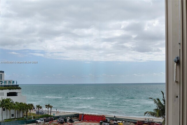 Building Photo - 15645 Collins Ave