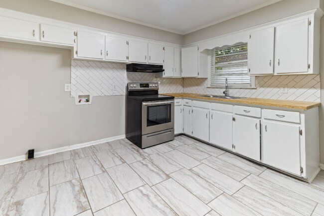 Building Photo - 1814 House Ave