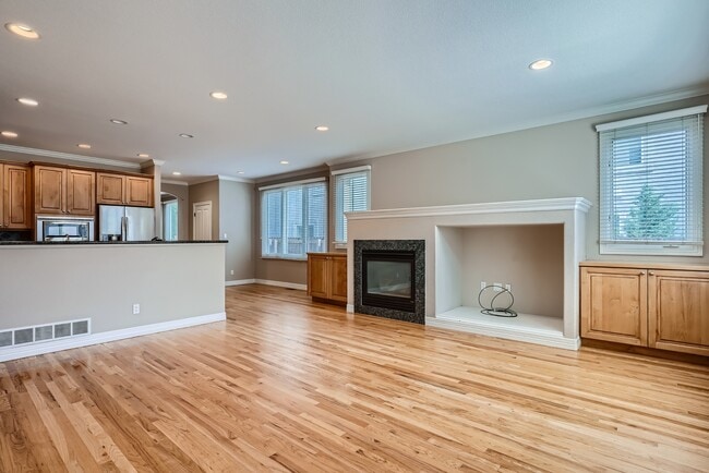 Building Photo - 247 S Garfield St