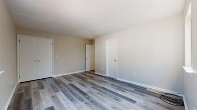 Building Photo - 2 Bedroom 2.5 Bath Townhouse