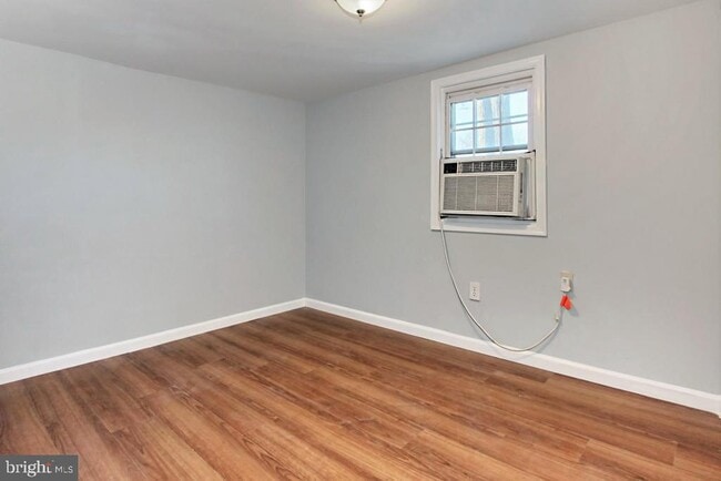 Building Photo - 2104 S Nelson St