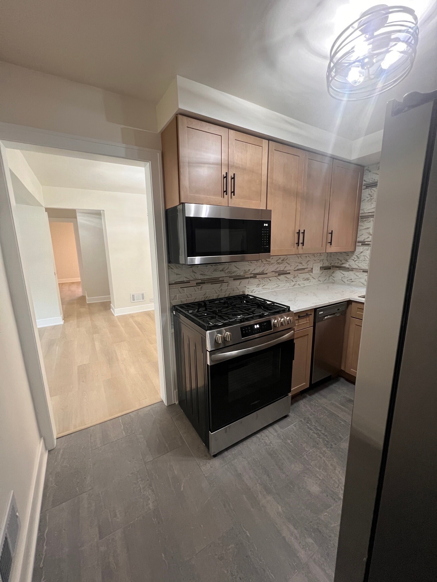 Kitchen/Stove - 9121 S Bishop St