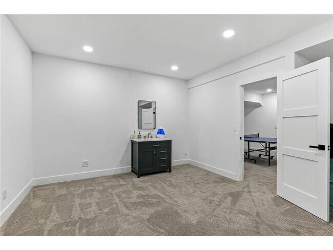 Building Photo - 3 Crescent St