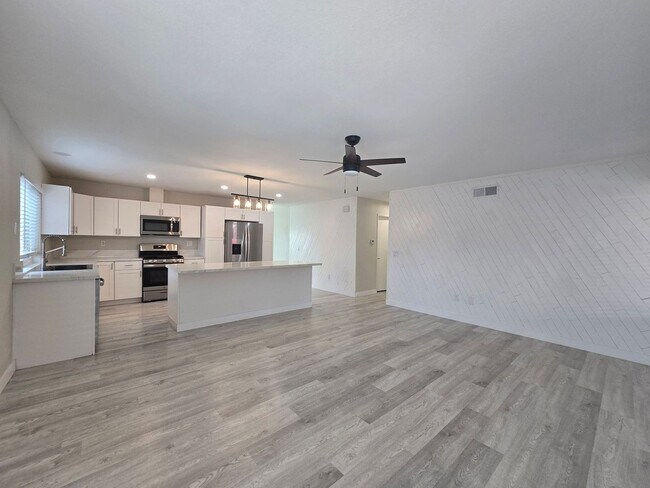 Building Photo - 11321 Volans St