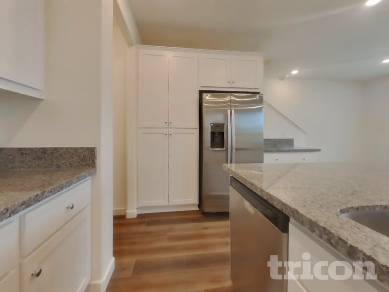 Building Photo - 2042 Delta Vw Ave