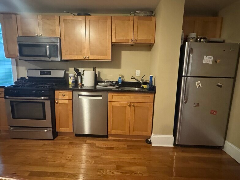 Building Photo - 38 Hillside St