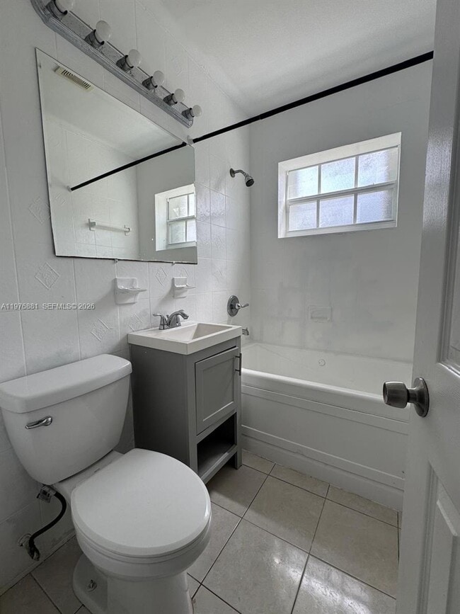 Building Photo - 16981 NE 8th Ct