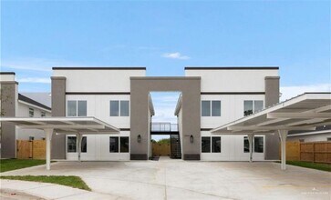 Building Photo - 20 S Dominique Dr