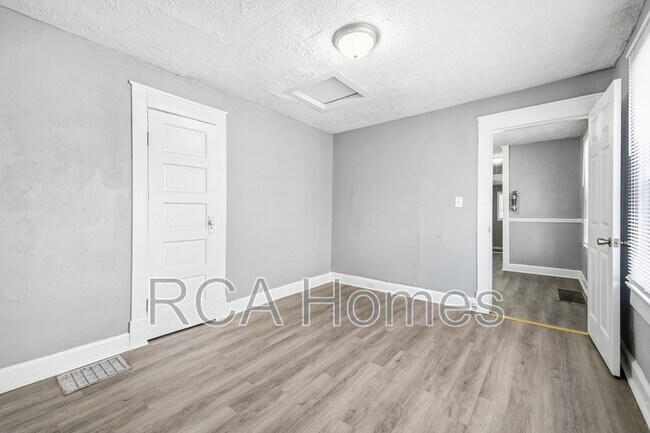 Building Photo - 1358 N Gale St