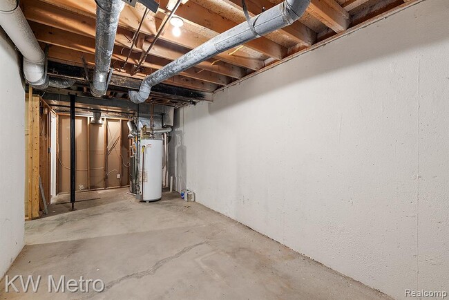 Building Photo - 5652 Drake Hollow Dr E