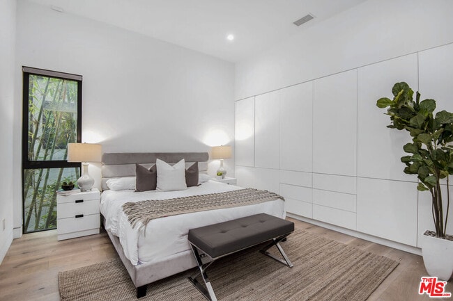 Building Photo - 350 N Harper Ave