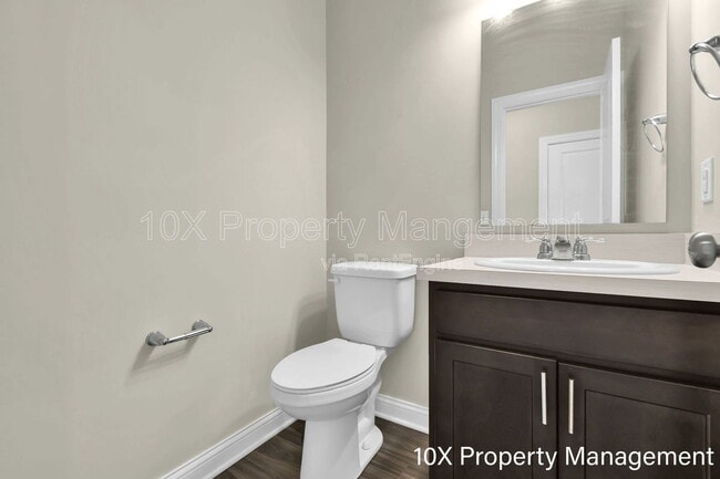 Building Photo - 592 Courtright Dr