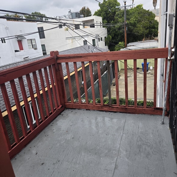 Building Photo - 833 N Formosa Ave