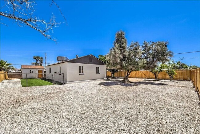 Building Photo - Coming Soon! 3bed 2 bath plus Casita HUGE ...