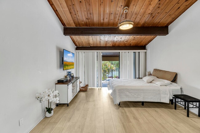 Building Photo - 720 E Coco Plum Cir