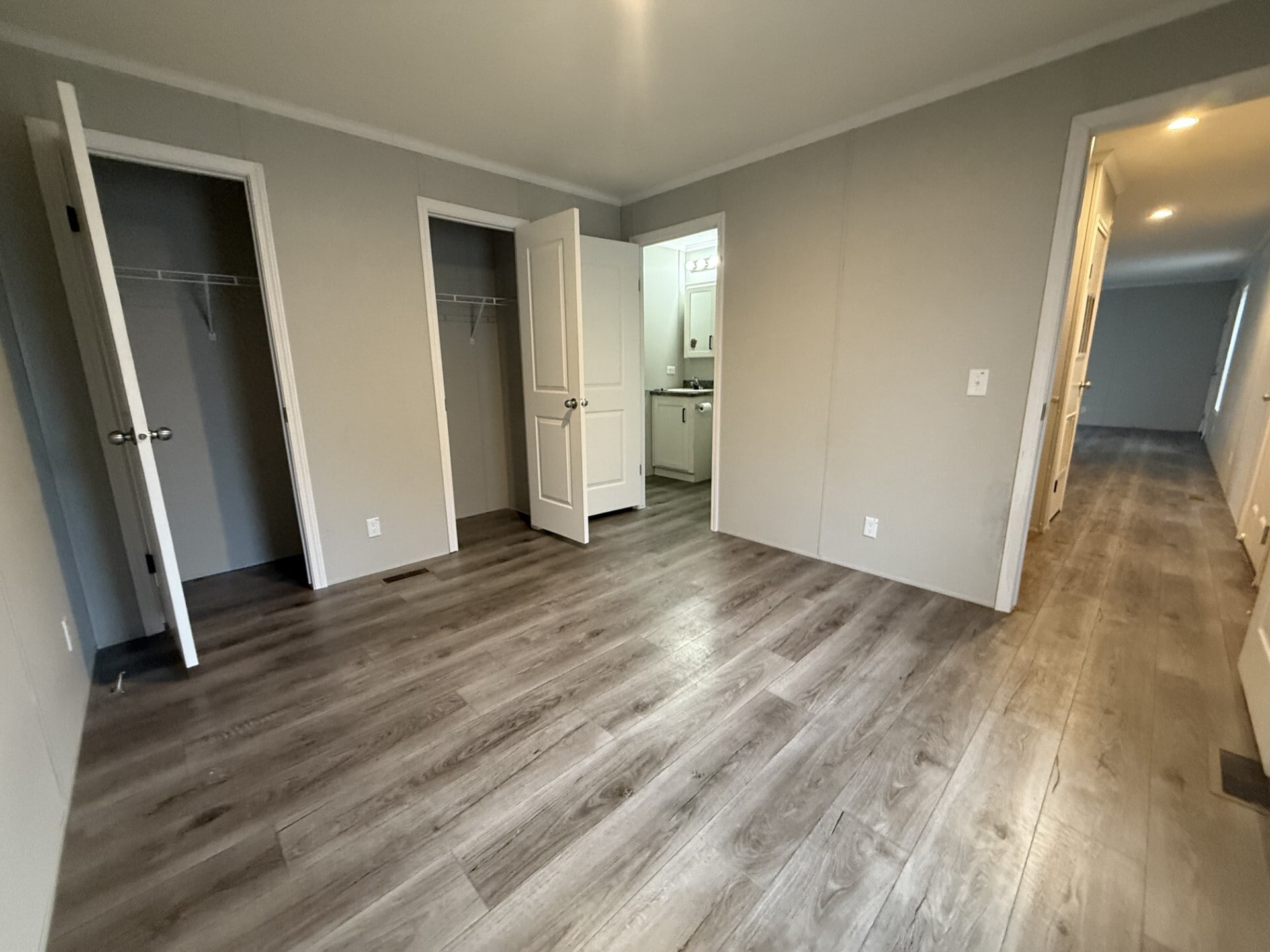 Building Photo - 4418 E Daisy Ln