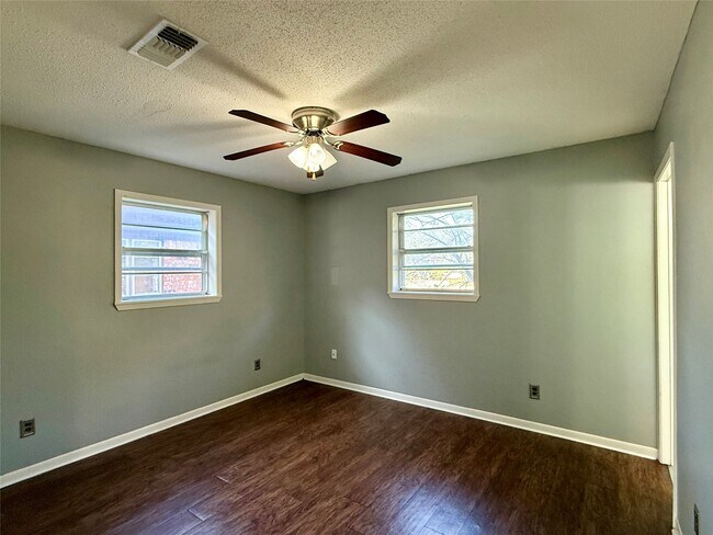 Building Photo - 1501 Stacey St