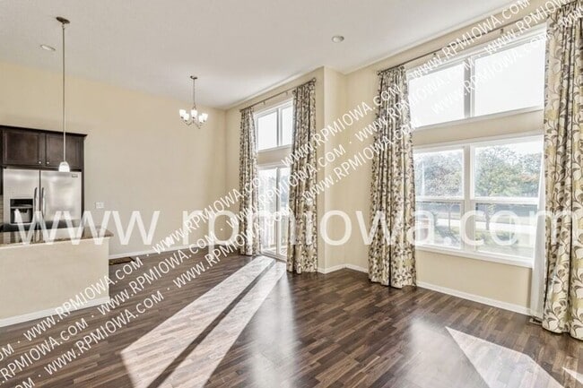 Building Photo - 7878 Cottonwood Ln